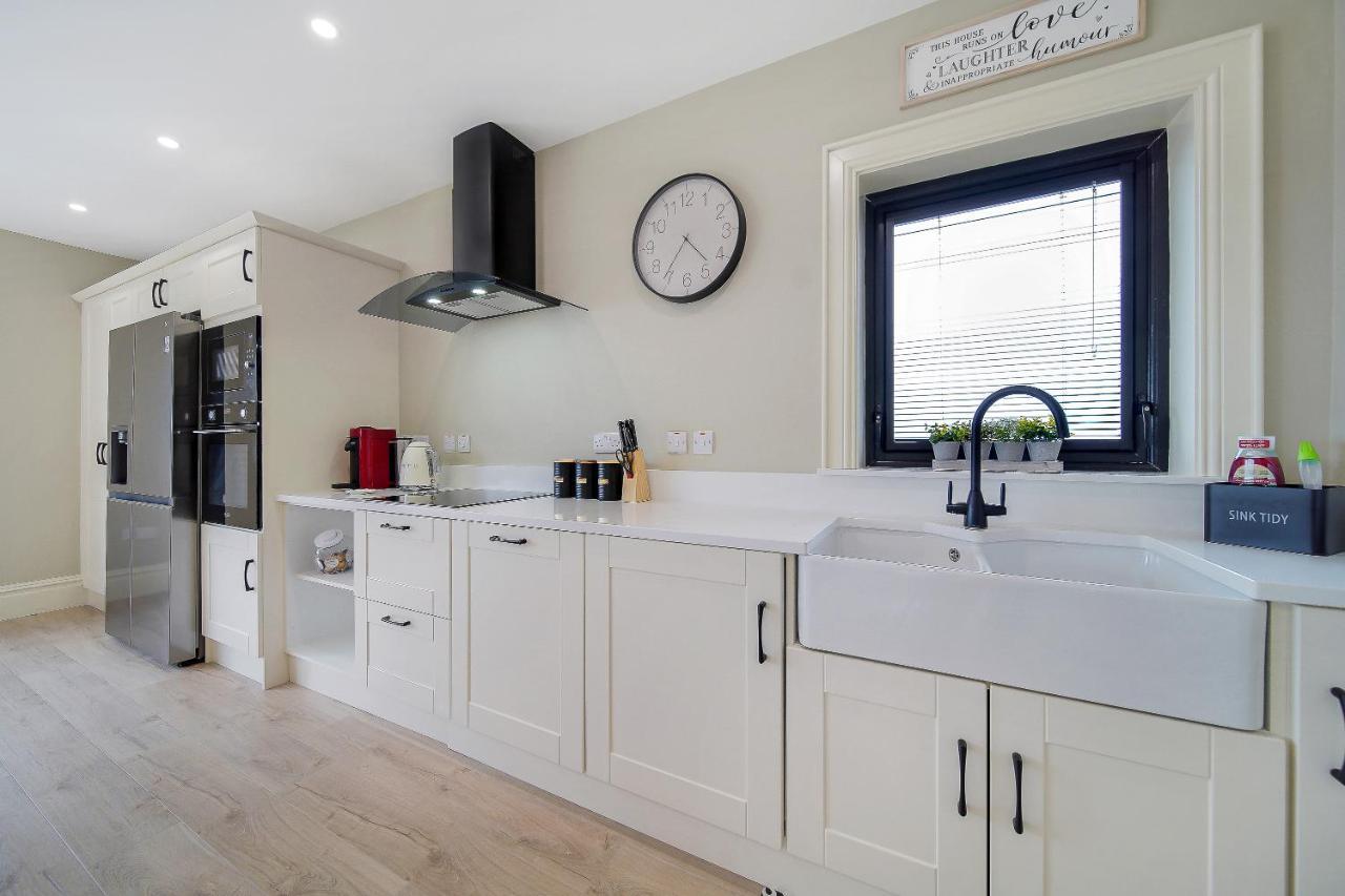Seaview Lodge Apartment 'Sleeping 4 Guests' Rockstown Exterior foto